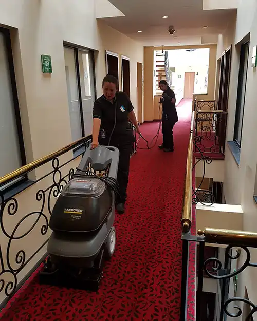Empresa de limpieza de muebles para clínicas y lavado de alfombras de alto tránsito DECOSERVI Lima